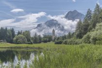 Fennberger See mit Kirchlein zum Hl. Leonhard und Wiggerspitze Fennberger See mit Kirchlein zum Hl. Leonhard und Wiggerspitze